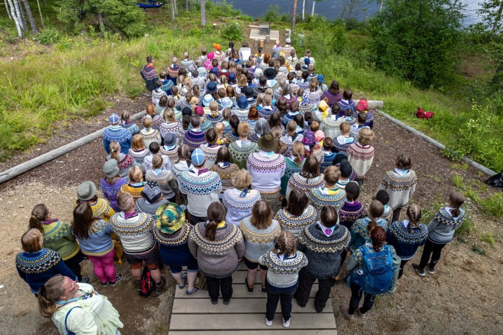 Juhlavuoden neule puikoille! - Lue lisää